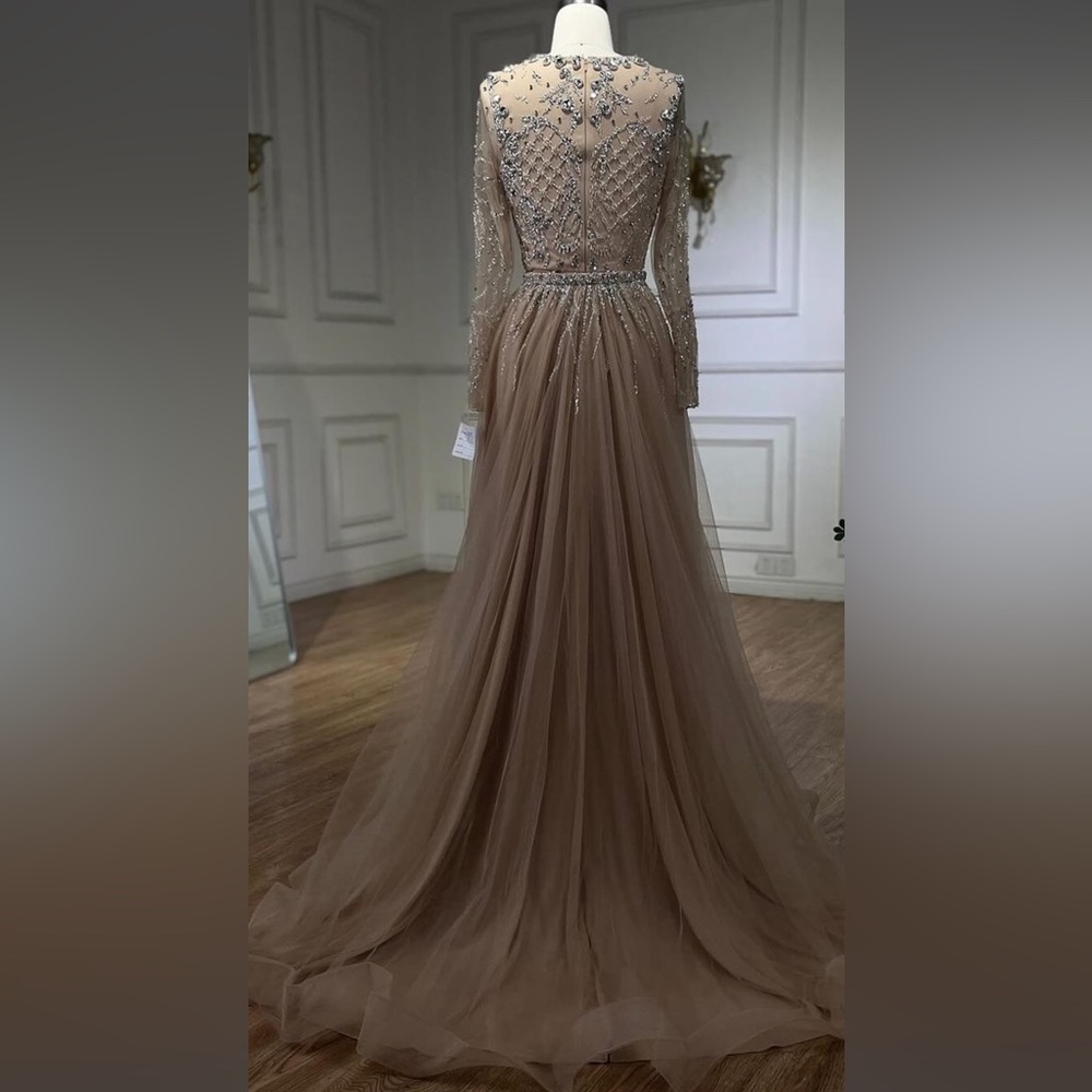 Lovely Dress View 6